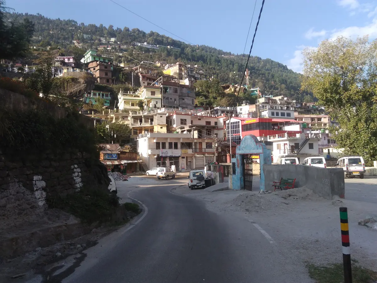 Joshimath hillside town with a road bend and a cable above