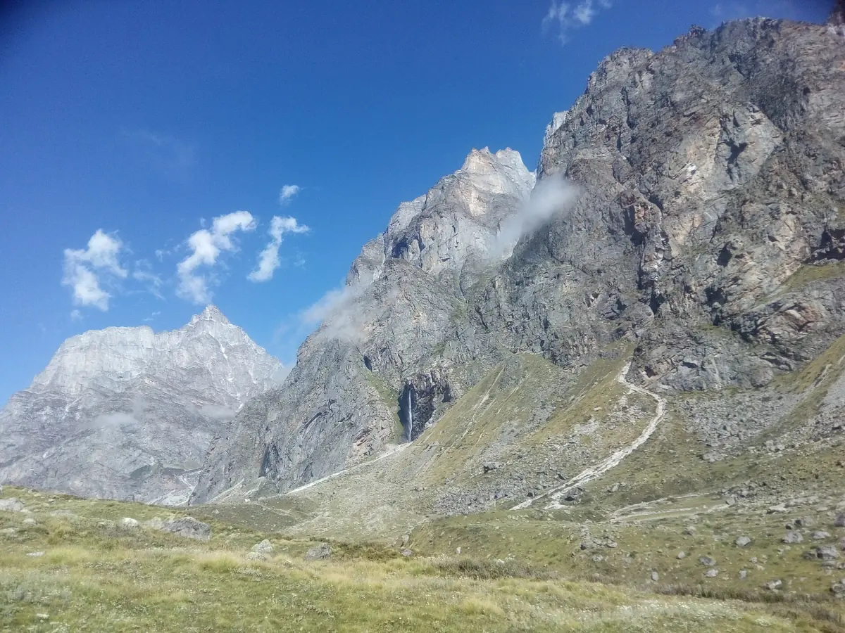 High mountain valley with rocky peaks on the way to Vasudhara Falls